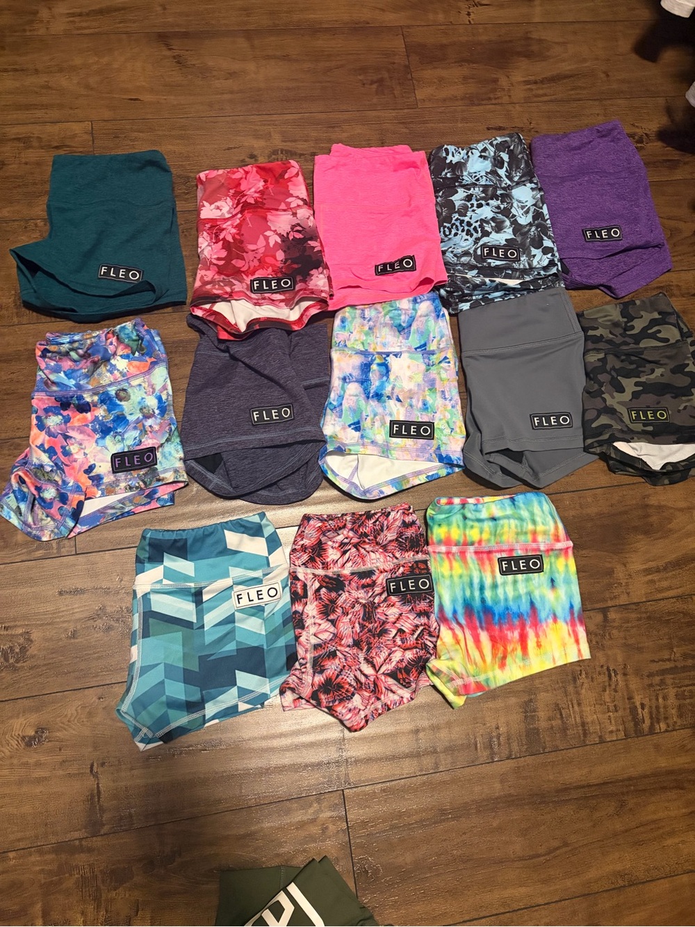 Large fleo shorts lot - size small (women’s 6)